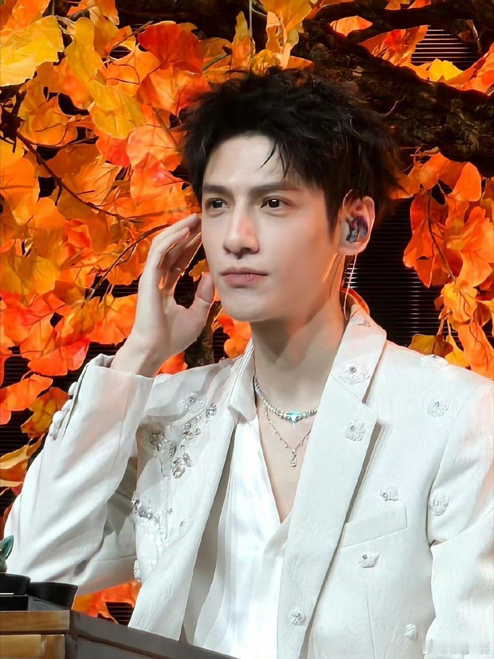 罗云熙《水龙吟》上海演唱会🈶，现场粉丝很多，人气很高