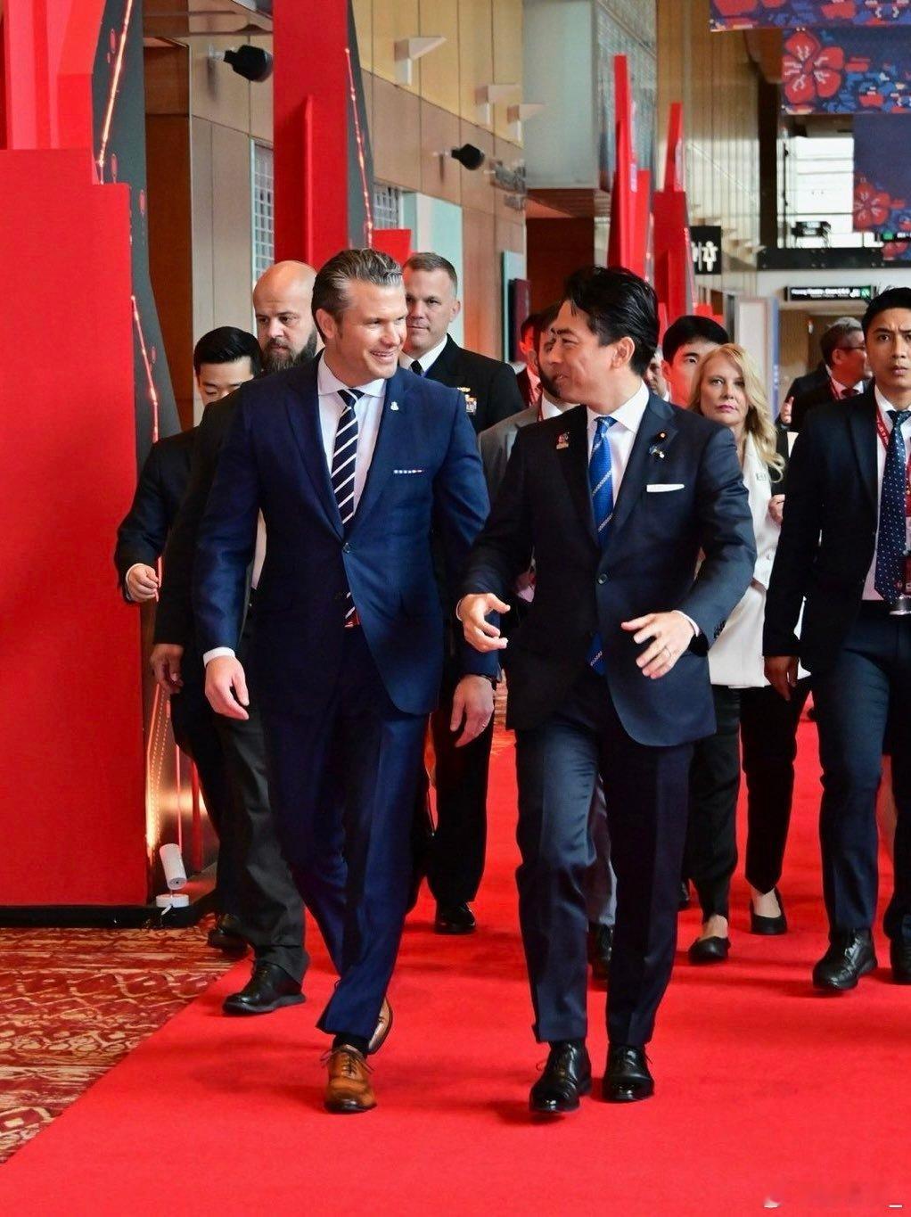 日本防卫省今天郑重宣布，防卫大臣小泉进次郎将于明天与美国国防部长赫格塞斯通电话。