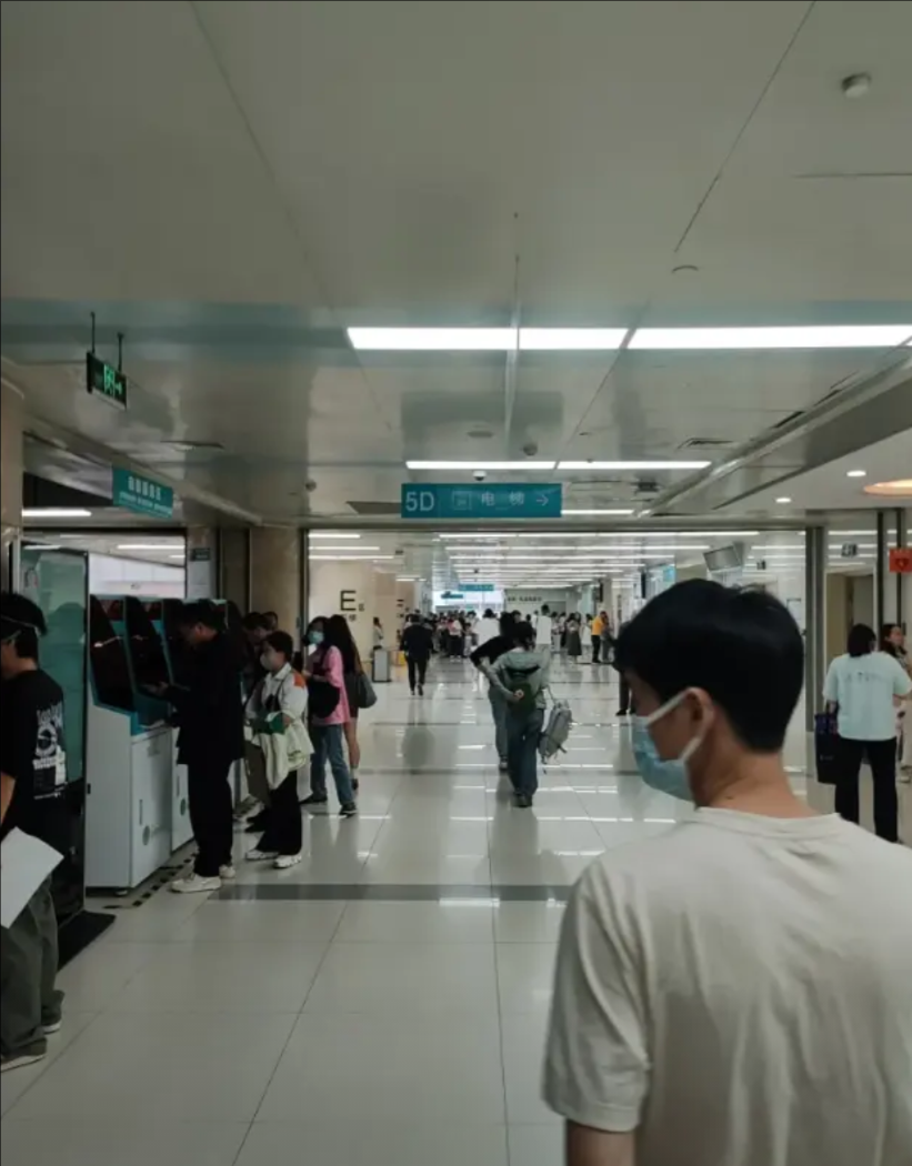最近，重庆医科大学发生的一件事，在高校圈里引发了不小的讨论。一位在该校工作的