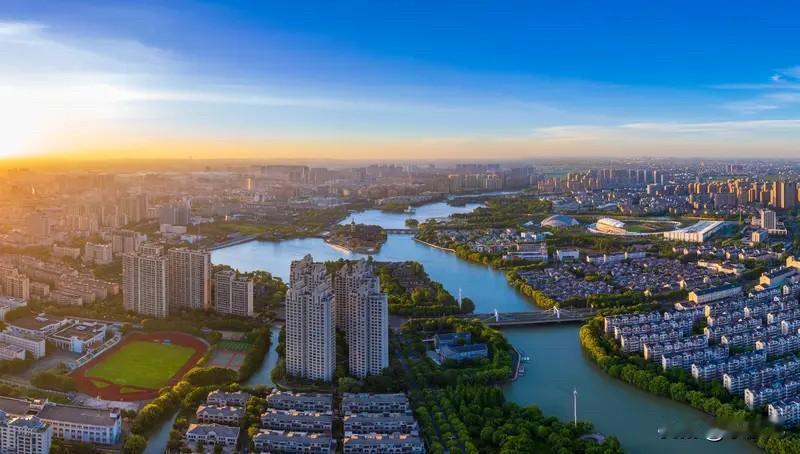 嘉兴楼市：从2026年1月3日到8月6日的数据来看，南湖区房价从1.2万降到
