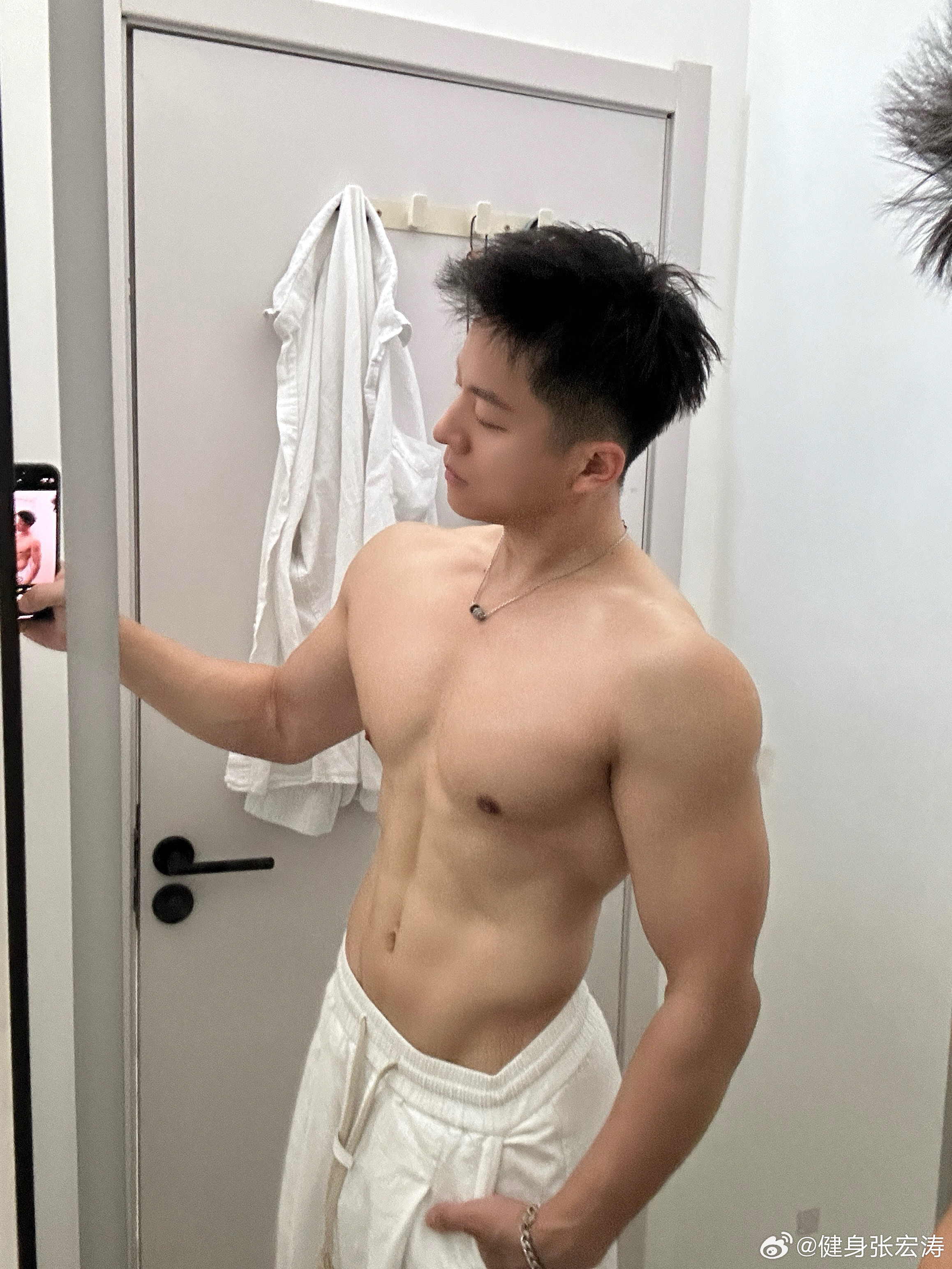 看清自己的人都走在自我成长的路上没功夫去对别人指指点点挑毛病今天你们练哪？健身