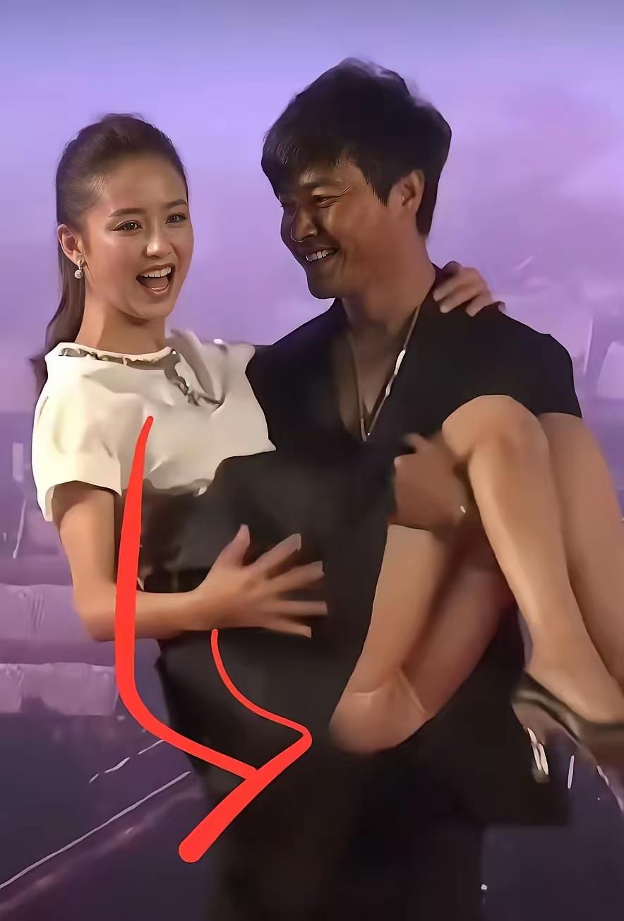 这大概是佟丽娅这辈子最想“撤回”的瞬间吧！当年她和陈思诚正是蜜里调油的阶段