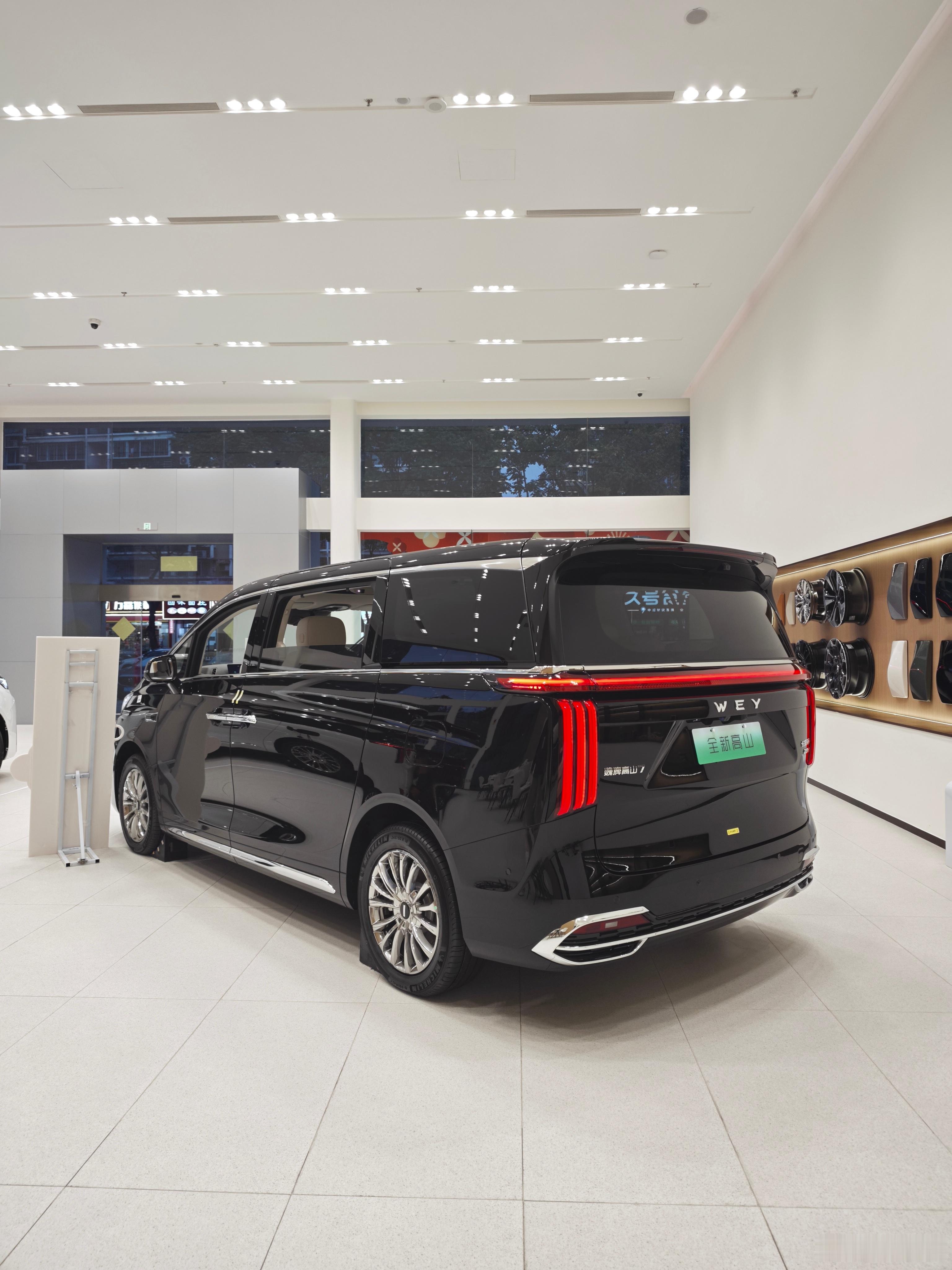 看了下高山7，特别好啊，座椅舒适性可以说是遥遥领先，不管是皮质还是填充物都可以用