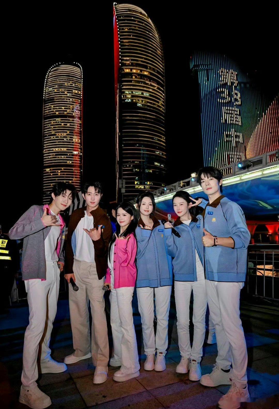 余茵王凯沐回应吃夜宵事件原来凌晨1点的宵夜是“工作餐”！回应短剧班“夜宵局”，