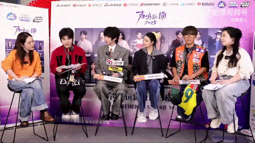 刚和同事分享笑到直不起腰！张晚意牛马三行诗后再现三行歌声鸣远扬这三句歌词简直是