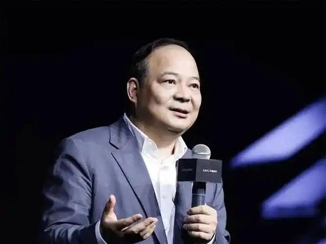 电池一哥当众开炮，新能源车这次被戳穿了。动力电池大会上，宁德时代董事长曾毓群直接
