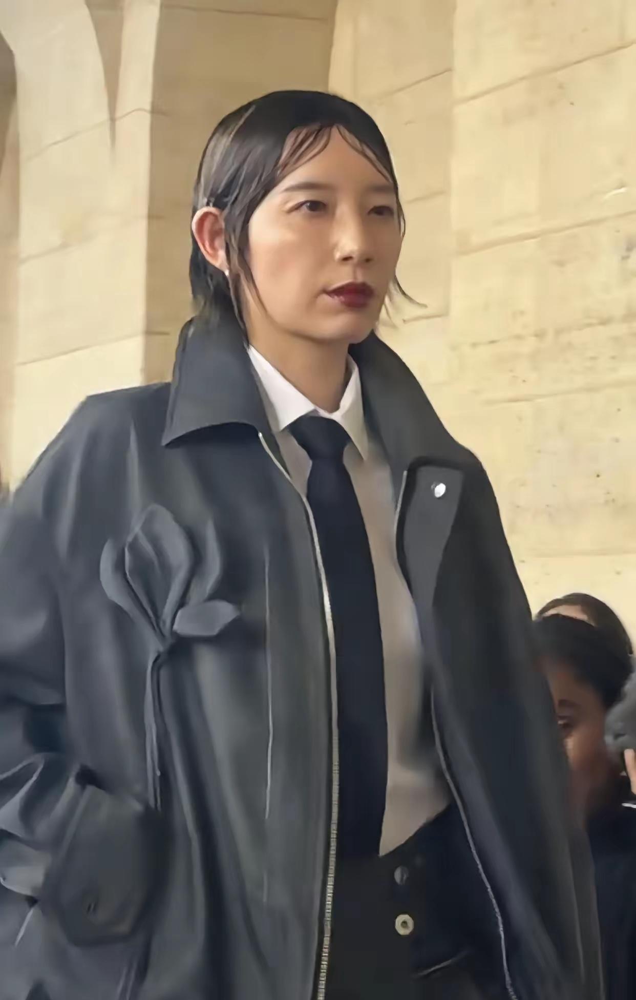 你可能不认识她，但现在你就认识了。你以为她是审美不好，殊不知这是人家万众瞩目