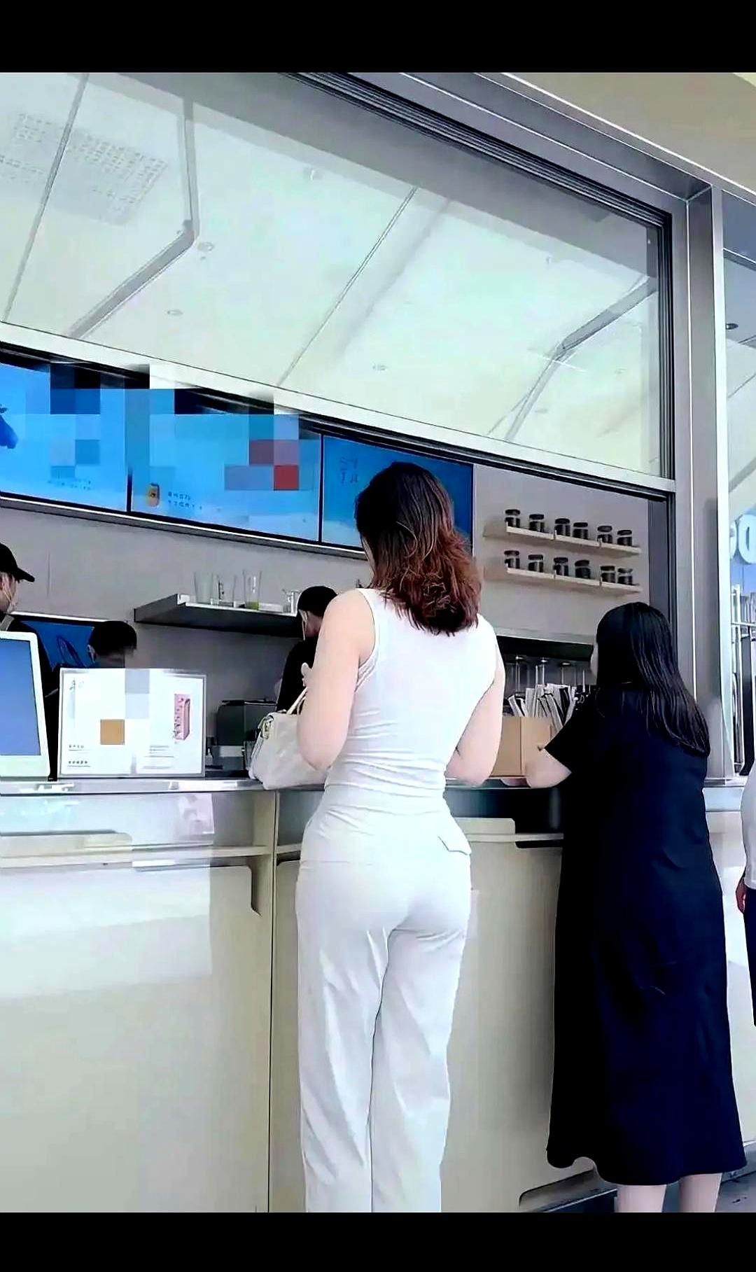 都是女人，这差别有时候真不是一点半点，说实话，看得人一愣一愣的。你看啊，有的姐