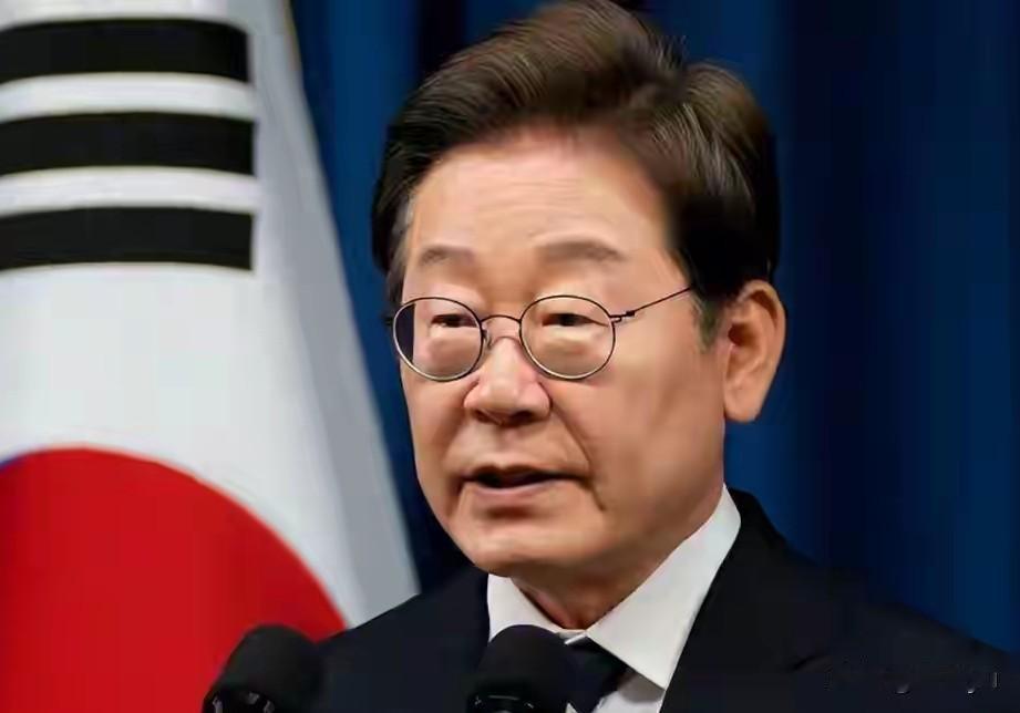 10月20日，韩国总统李在明视察京畿道日山市场，并前往市场一家饭店吃午饭。李在明