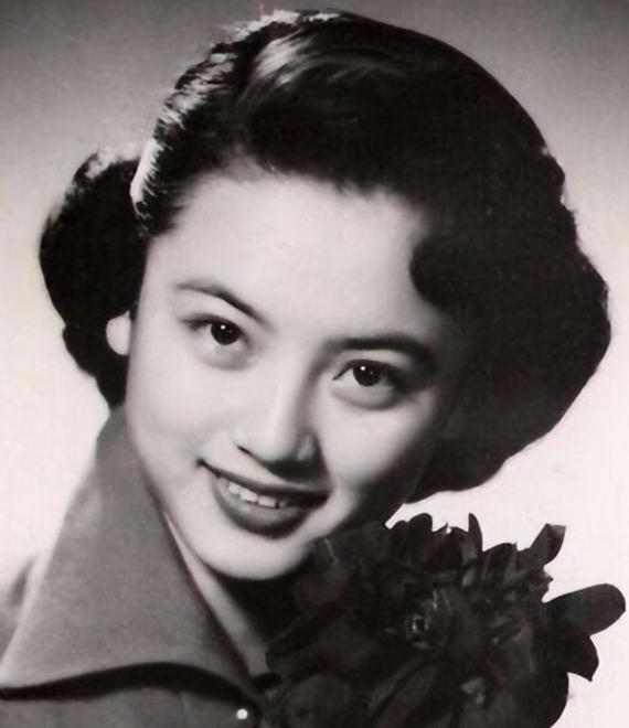 1940年，一名日本军官凌辱了伪军年轻漂亮的妻子，等丈夫赶回家中，妻子已羞愤自尽