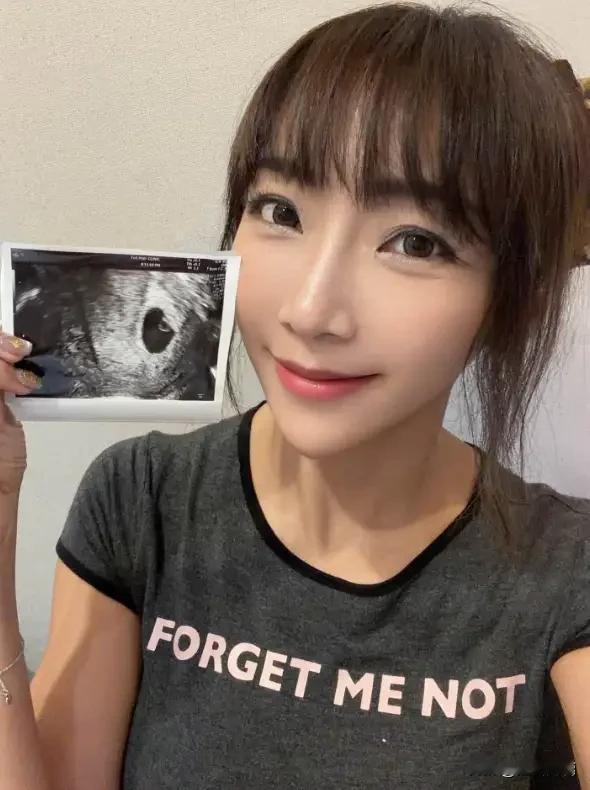 富家女怀了第六胎，丈夫是脱口秀丑星！她是台湾资生堂前董事长李国成独女，早年为