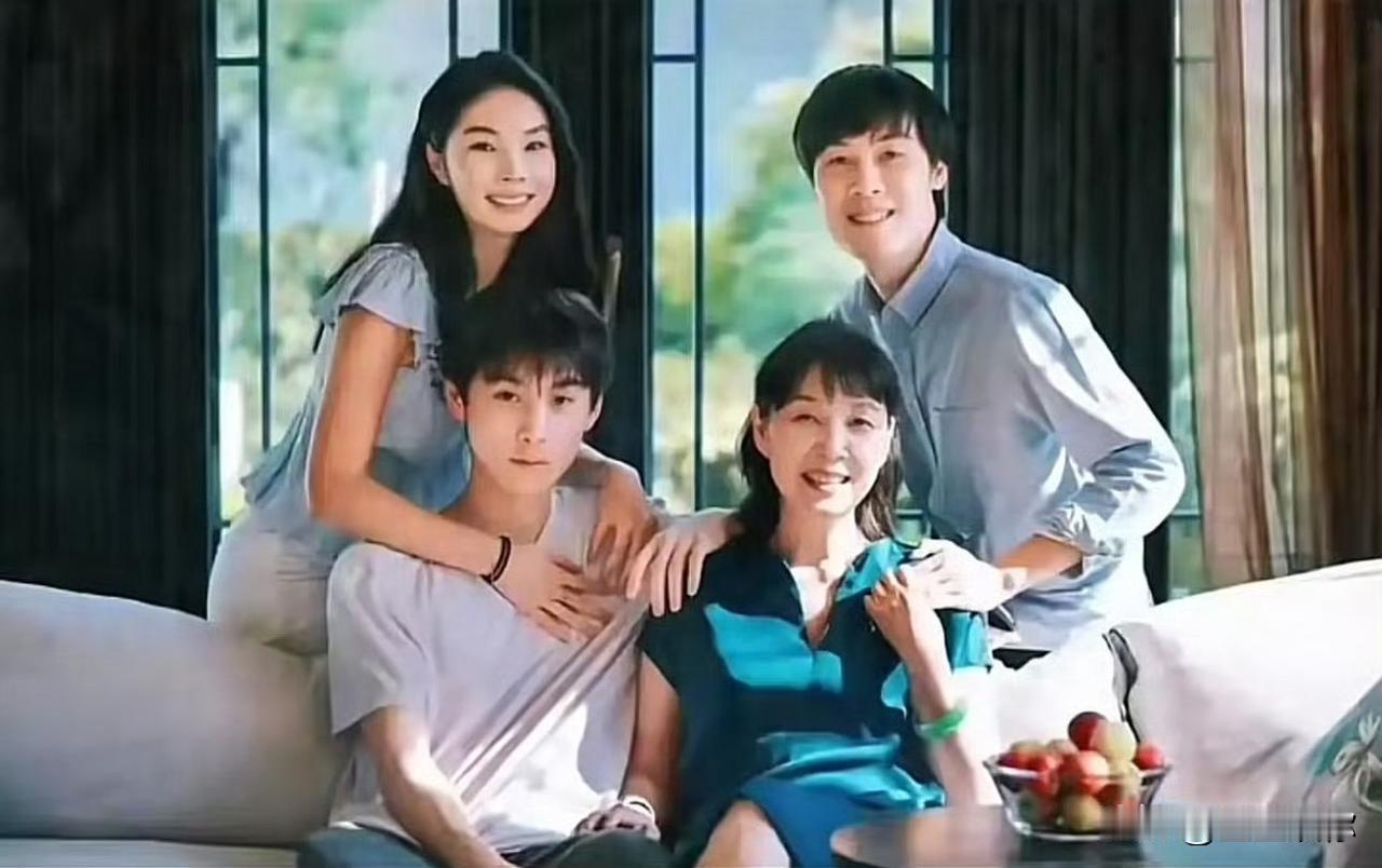 杜建英要是真有手段，现在还会卡在亲子关系鉴定上吗？人家邓文迪搞到孩子第一时间就把