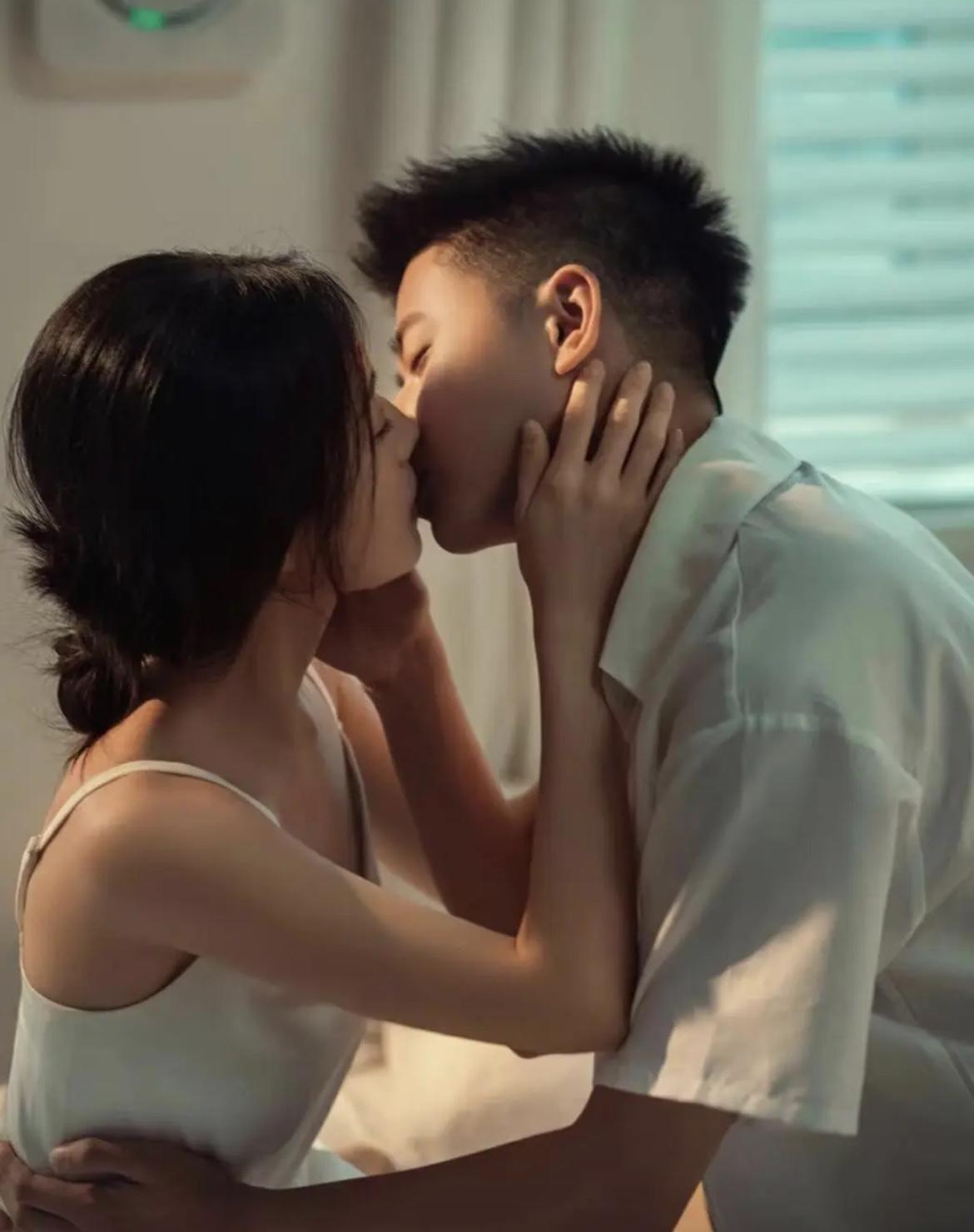 女人其实很好哄有些丈夫总抱怨妻子情绪多变，心思难猜。其实只要愿意花心思，你会