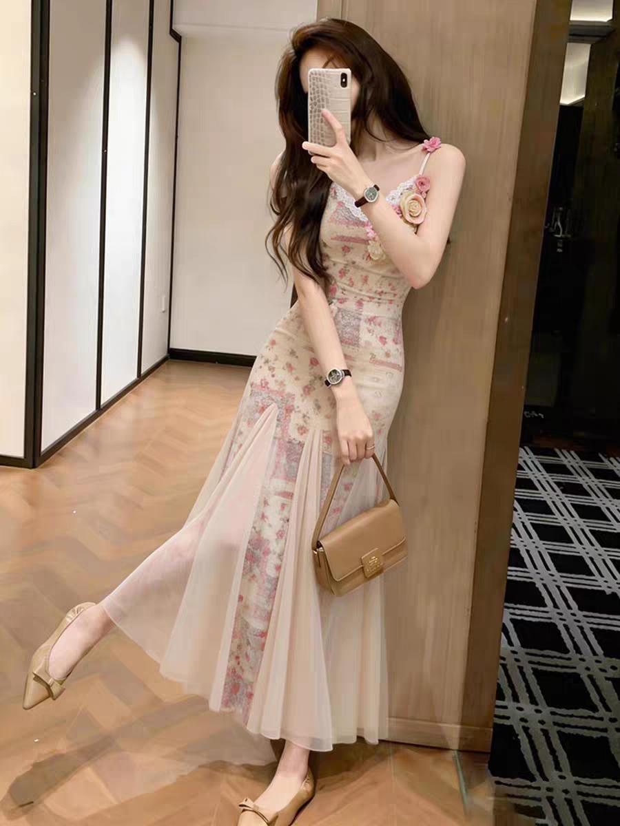 夏季独特漂亮的气质高级感度假风，粉色吊带连衣裙，还说不撞衫，今天就撞了！