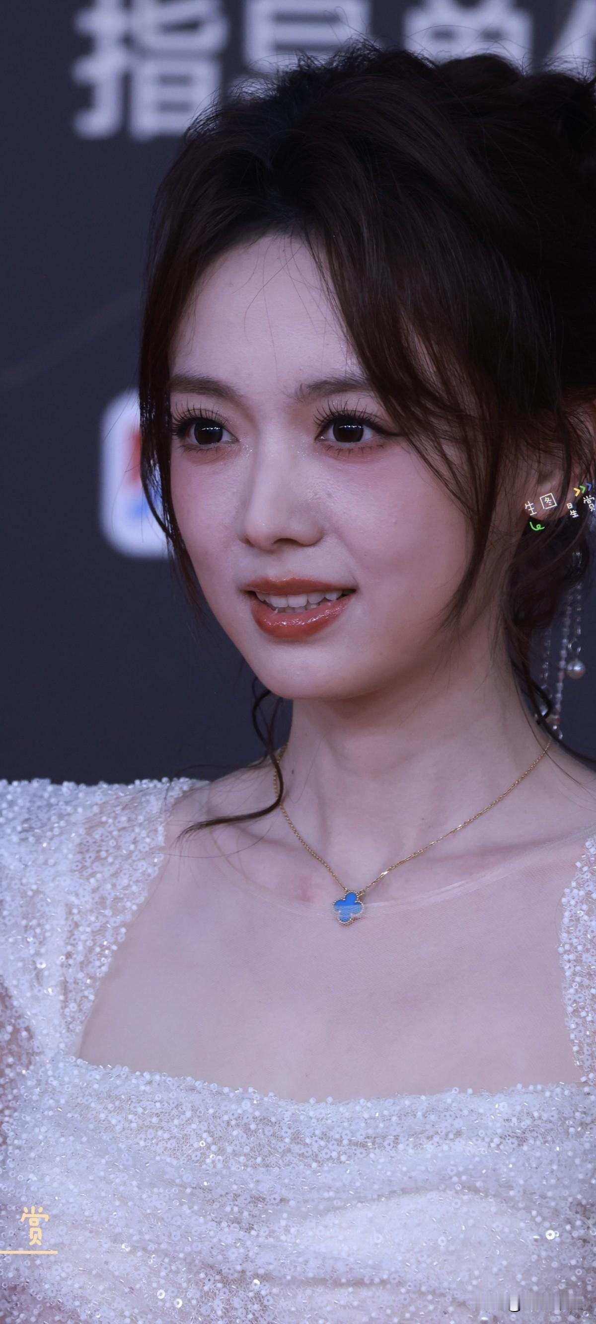 灵儿竞燃之夜红毯生图仙仙美美的KPL女解说