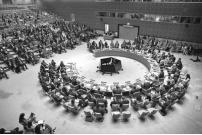 感觉全世界都在跟中国“闹别扭”：中美、中日、中欧…个个都紧张。很多人焦虑，我们是