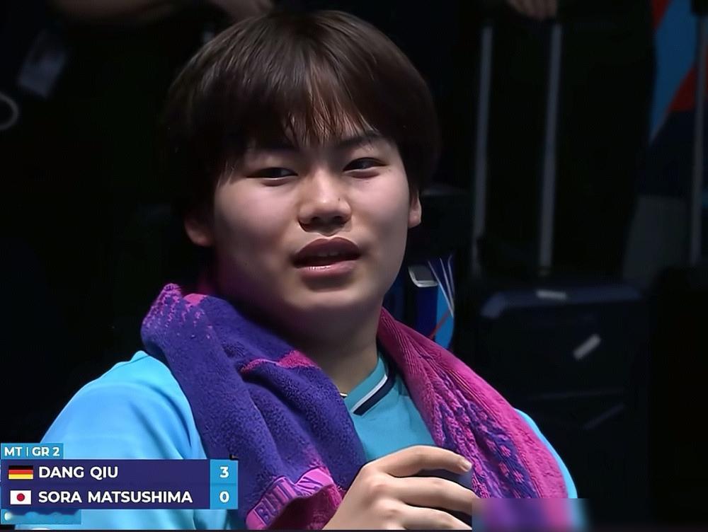 跟国乒五五开？日本这小子话音未落，就被德国华裔邱党一顿暴揍，3比0直接剃了个光头