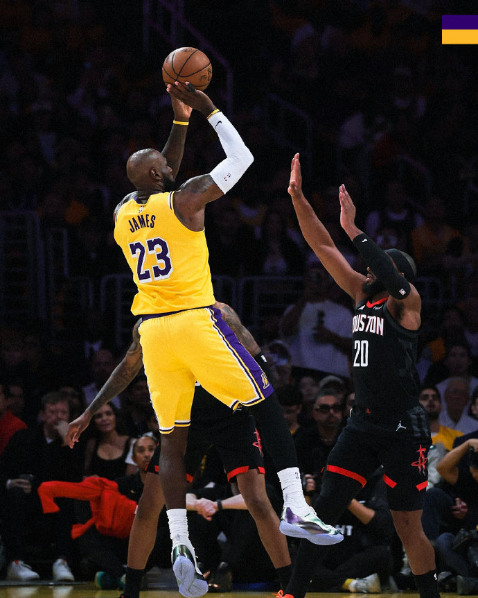 晴天霹雳！湖人1比0火箭杜兰特的伤缺，对火箭来说绝对是晴天霹雳，因为啃了一个赛