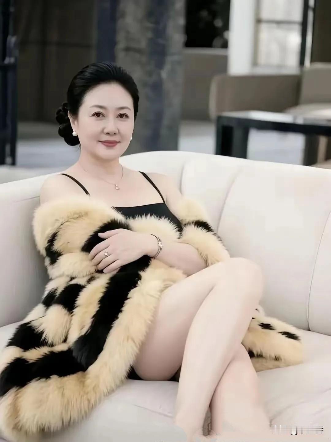 同居无需，何必搭伙【写作方向】<聚焦中年女性情感边界，强调搭伙过日子需以真