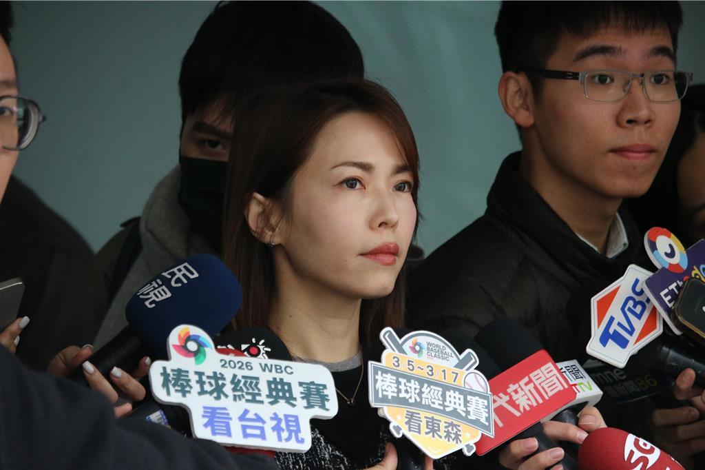 蔡英文嫡系回锅民众党抢明年递补立委截胡陈智涵，李贞秀在绿媒嘲笑：苍天饶过谁？