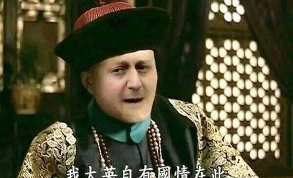 有一说一，我现在开始怀疑，英国佬来中国，不是为了秀肌肉的，而是为了向美国卖惨的。