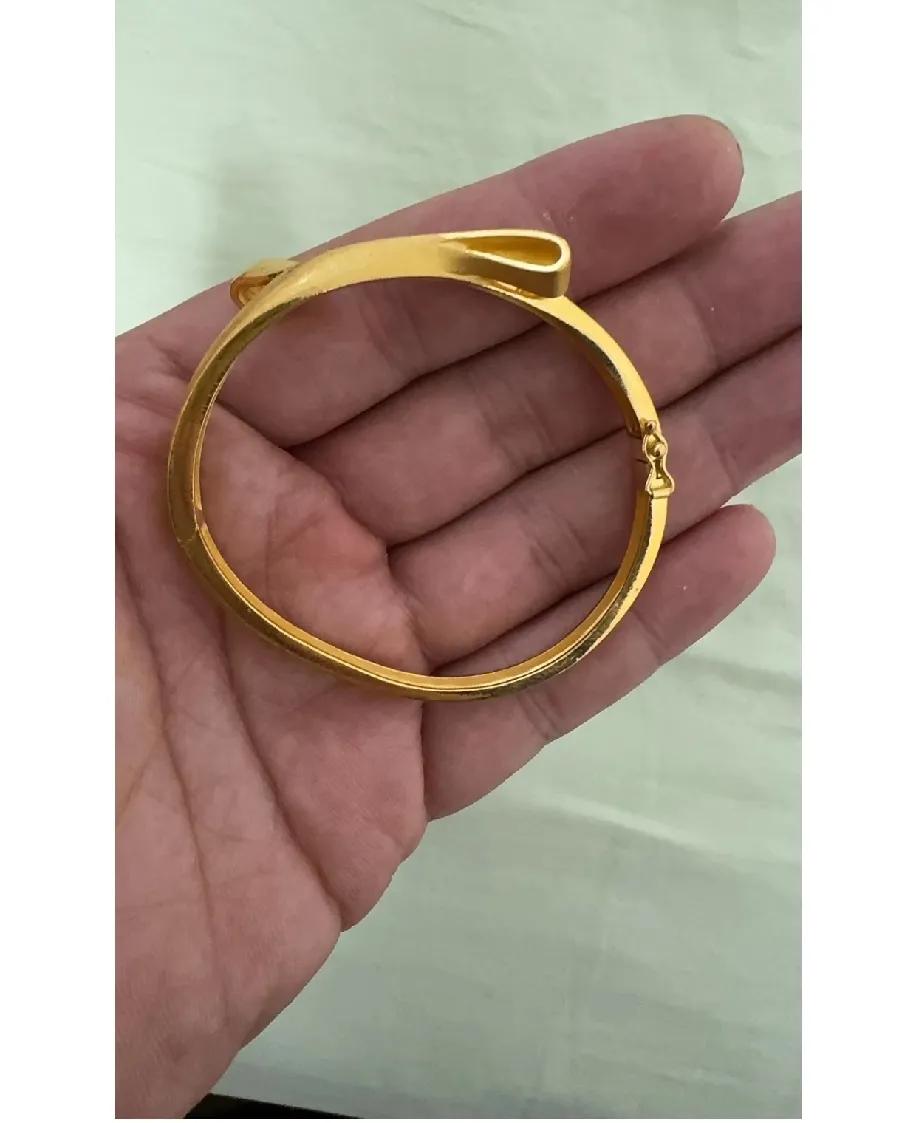 攥着这只周生生的足金镯子，我手心都冒了汗——约了上门回收，烧完后克重居然从29.