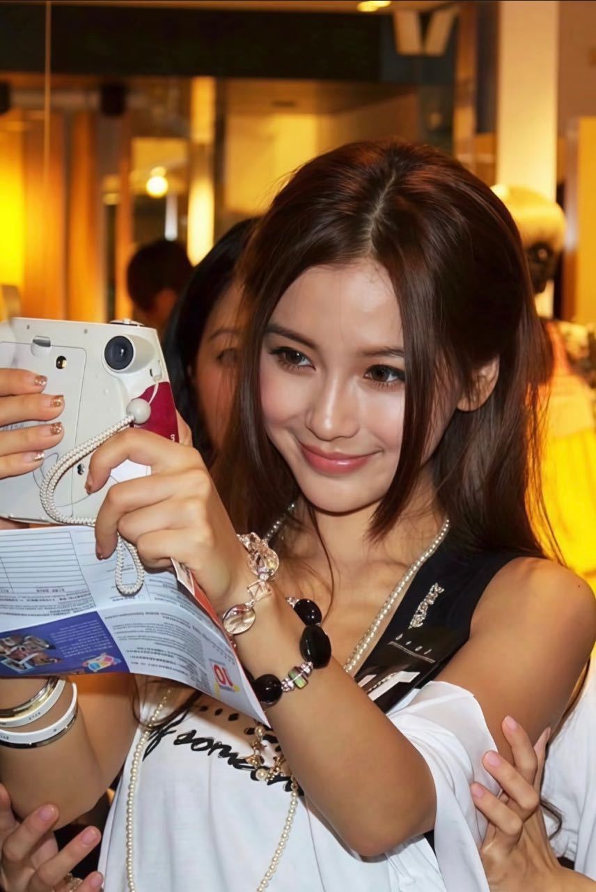 【angelababy】妈妈的少女时期随便抓拍的照片也很美​​​