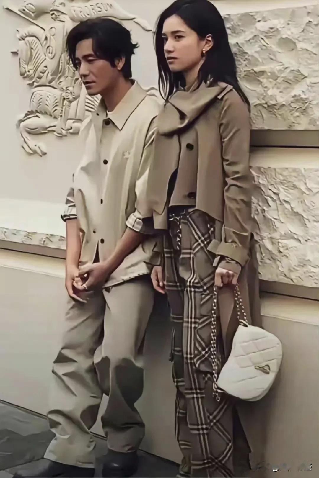 陈坤怎么蔫儿了？可能真的是年纪大了，就算有美女在身边，也提不起精神来！