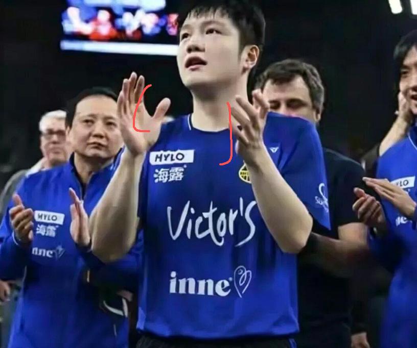 加盟萨尔布吕肯第一个赛季，德国杯冠军、欧冠冠军、德甲冠军，三冠王加MVP有人