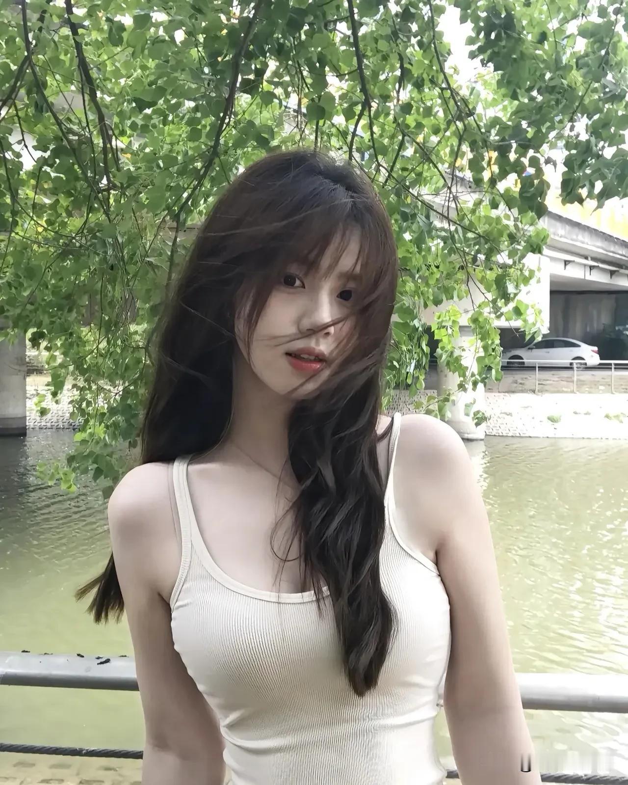 青春甜系女孩的治愈日常笑容自带糖分，穿搭藏着春天每一帧都是元气满满的