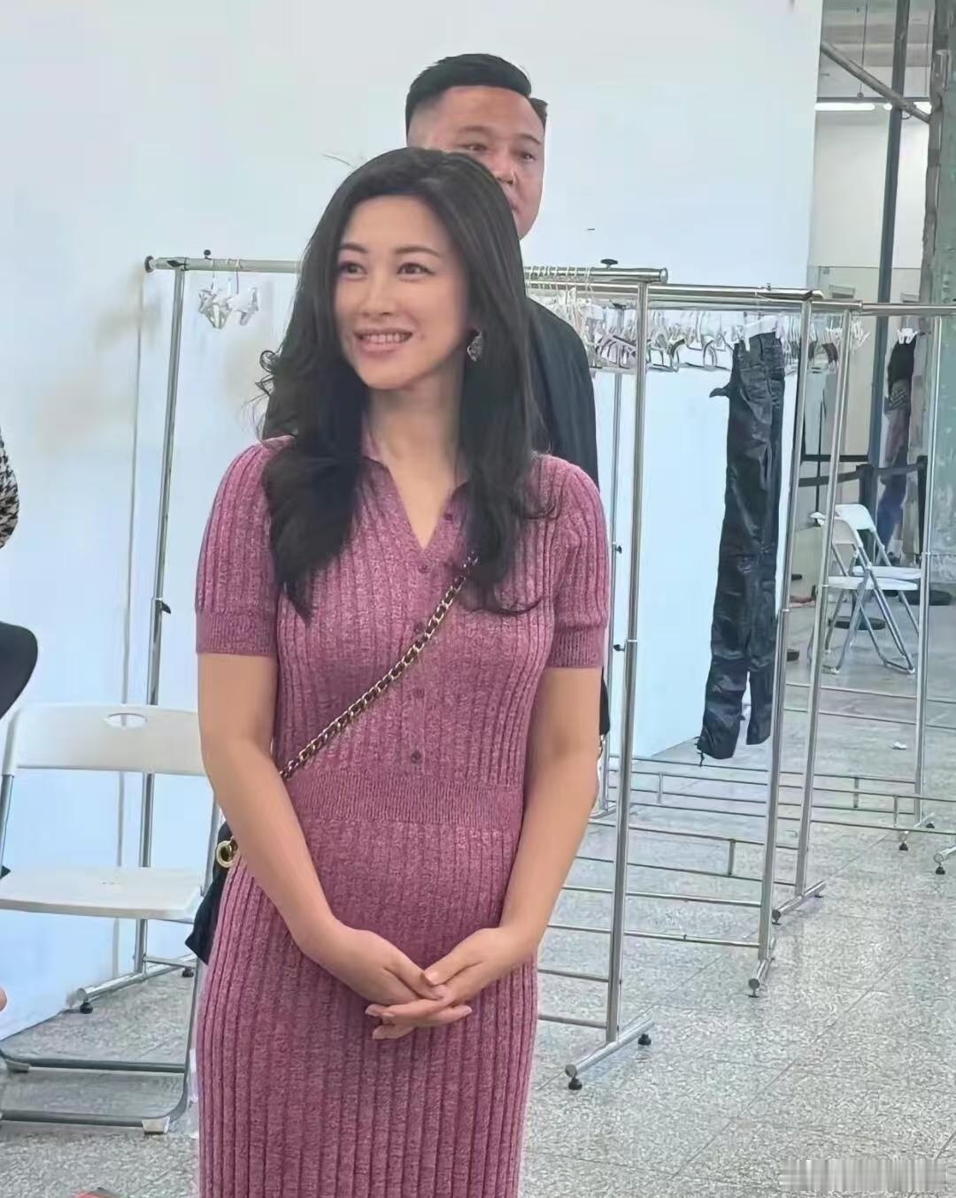 朱珠算是治好了我的身材焦虑。