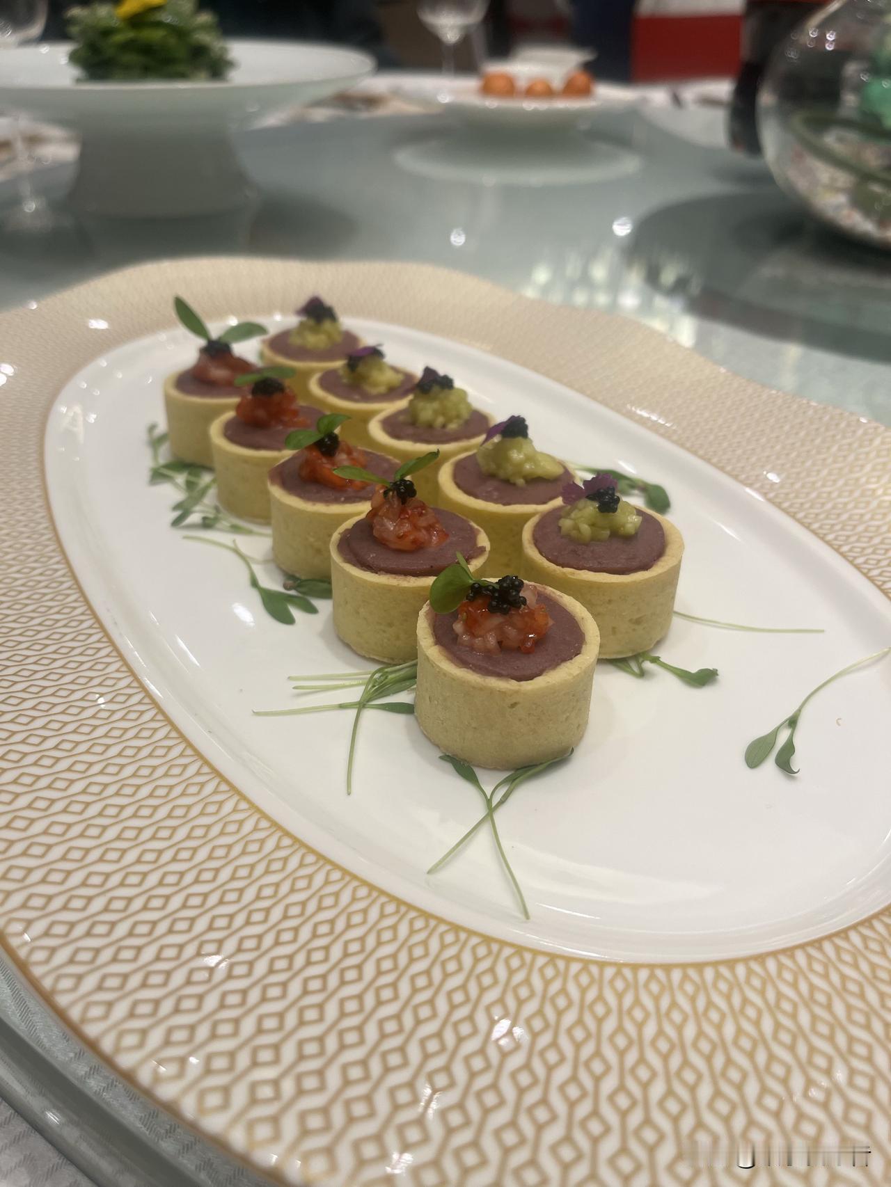 分享我这周有趣的事：离过年也就20天左右了，餐饮界依然是不温不火，去年这个时候，