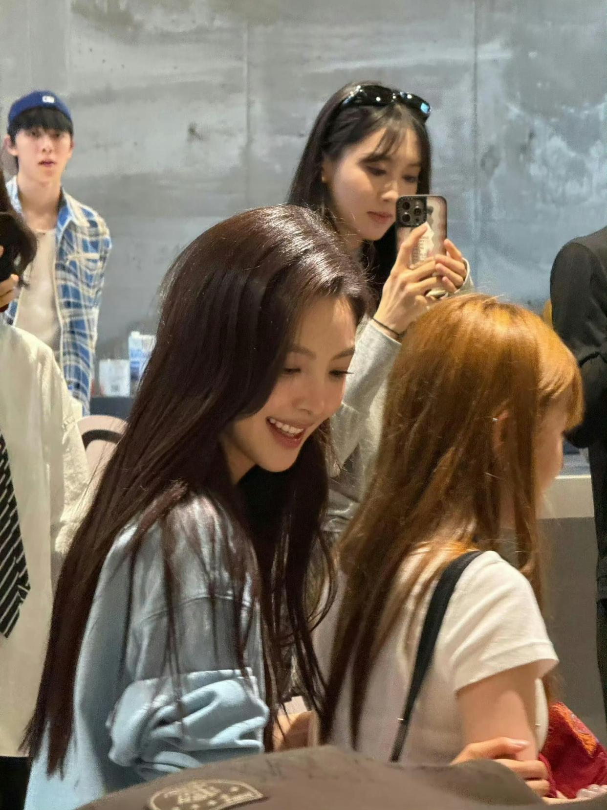 生图和精修基本没差别，当章若楠的站姐应该挺容易的吧，直接原图直出就可以了