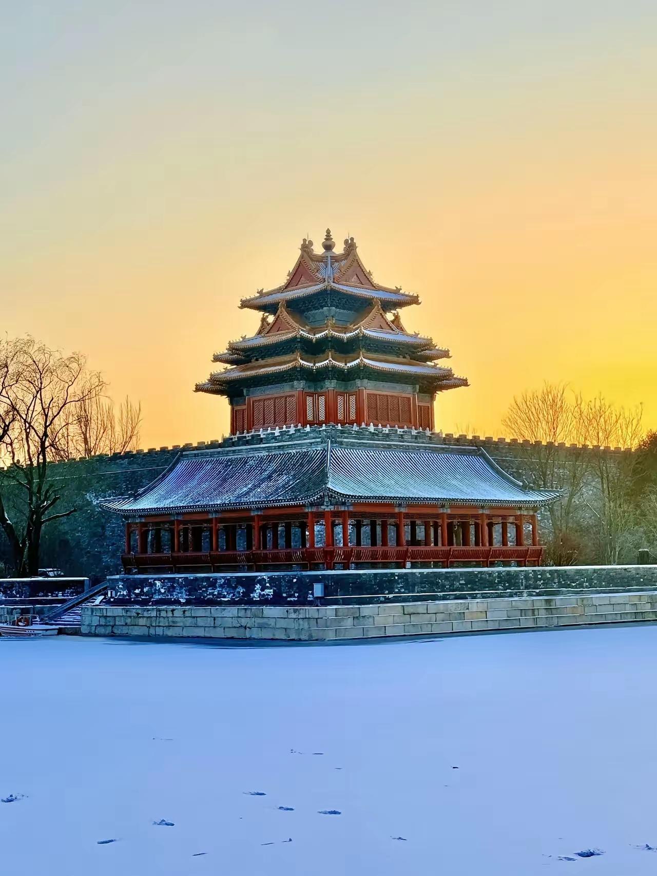 清醒的人不合群，干净的人不扎堆，独来独往的人，心里多半有自己的主意。不