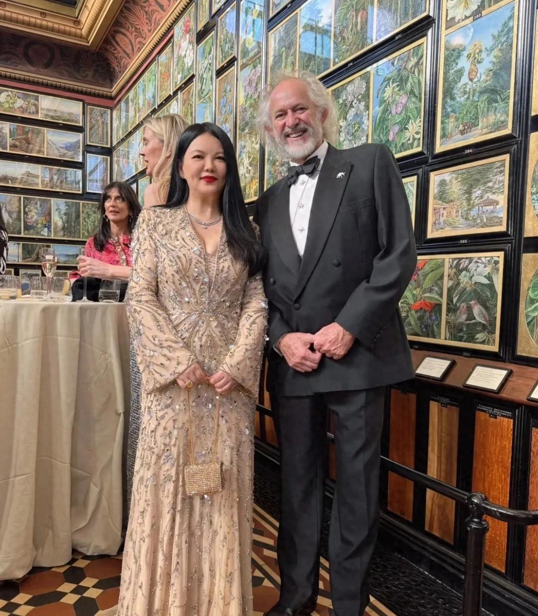 李湘携王诗龄亮相英国晚宴，人脉实力尽显贵气逼人难怪即便久未主持节目，也多年未参