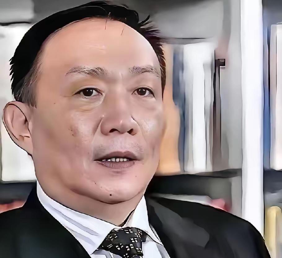 卢麒元这人，够硬，也够轴。别人闷声发大财，他偏把“离岸信托”那层窗户纸捅破。