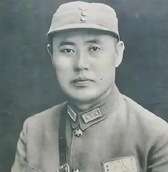 新中国建立之后，傅作义出任第一任水利部部长。可没过多久，周恩来就留意到一个反常情