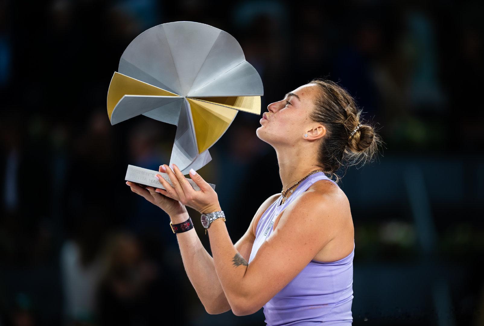 萨巴伦卡职业生涯20冠级别分布👇大满贯3个：🏆🏆🏆WTA10009个：?