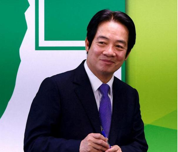 赖清德：金庸小说很棒最爱笑傲江湖赖清德今天（20日）在参观名为“沾水笔下的