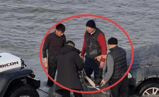 岁于东来跳水救人，身患重病的他太拼了谁懂啊！零下3度的冰水，60岁重病老人说跳