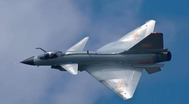 一旦歼10CE降落在平壤，下一秒，美军的F-35、萨德雷达和日本的出云号航母，就