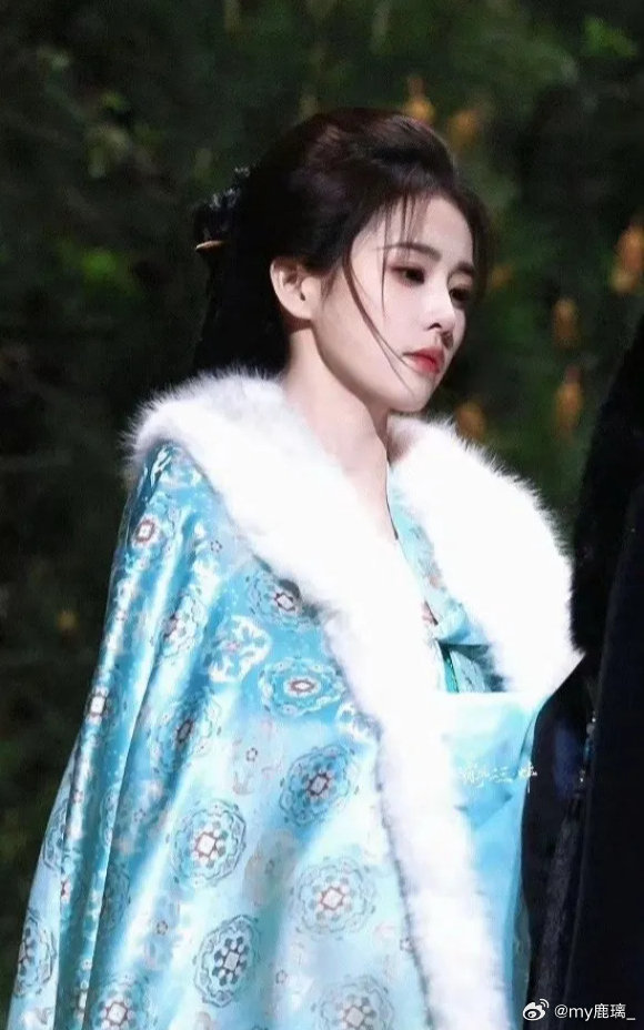 #白鹿##照片#美美的白梦妍[害羞]​