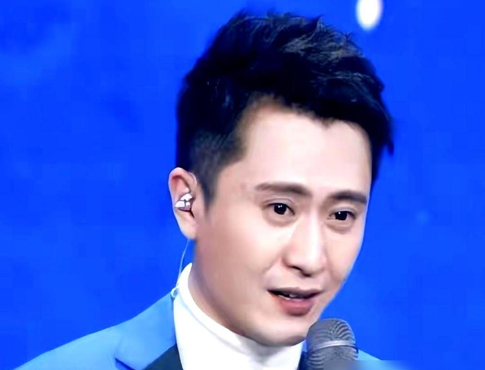 央视铁饭碗背后，藏着19年的隐形天花板。45岁的杨帆，每年春晚你都能看见他。