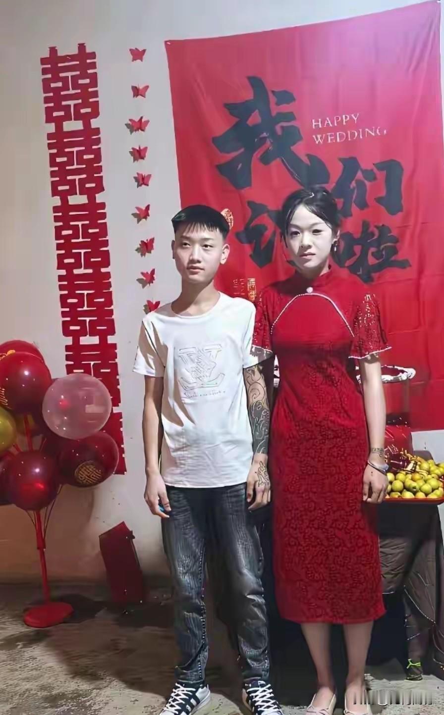 这两个人是两口子吗？如果是的话，这也太小了，感觉都不到20岁的样子，尤其是这个男