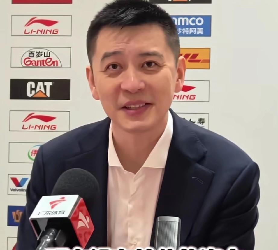 杨鸣宁愿连败也要保证外援健康！让人敬佩，输给深圳赛后，杨鸣在发布会上被问到威尔