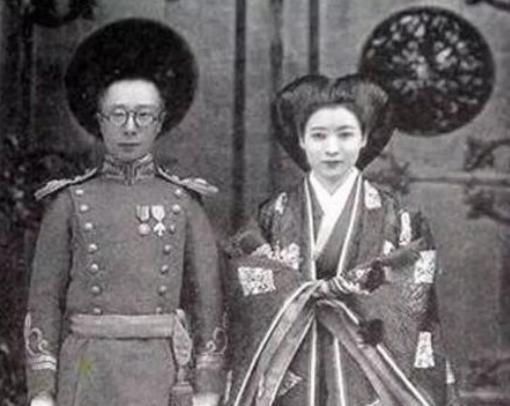 年老的张学良公开承认，自己一生有11位爱人，他坦言：“这11个女人里，我最喜欢的