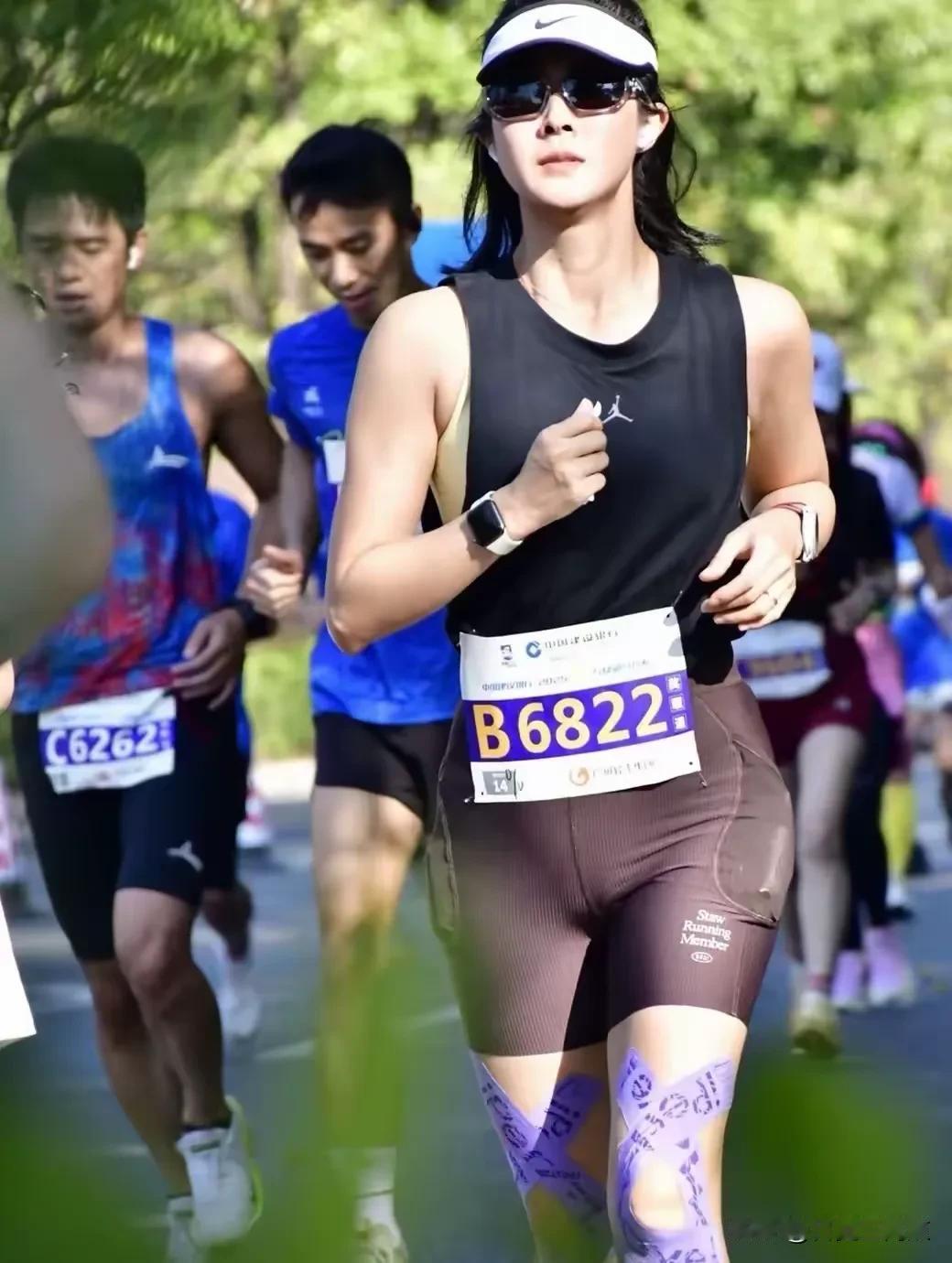 这是跑步还是秀装备？以前跑步是锻炼身体，现在是不弄一身装备都不好意思跑步！