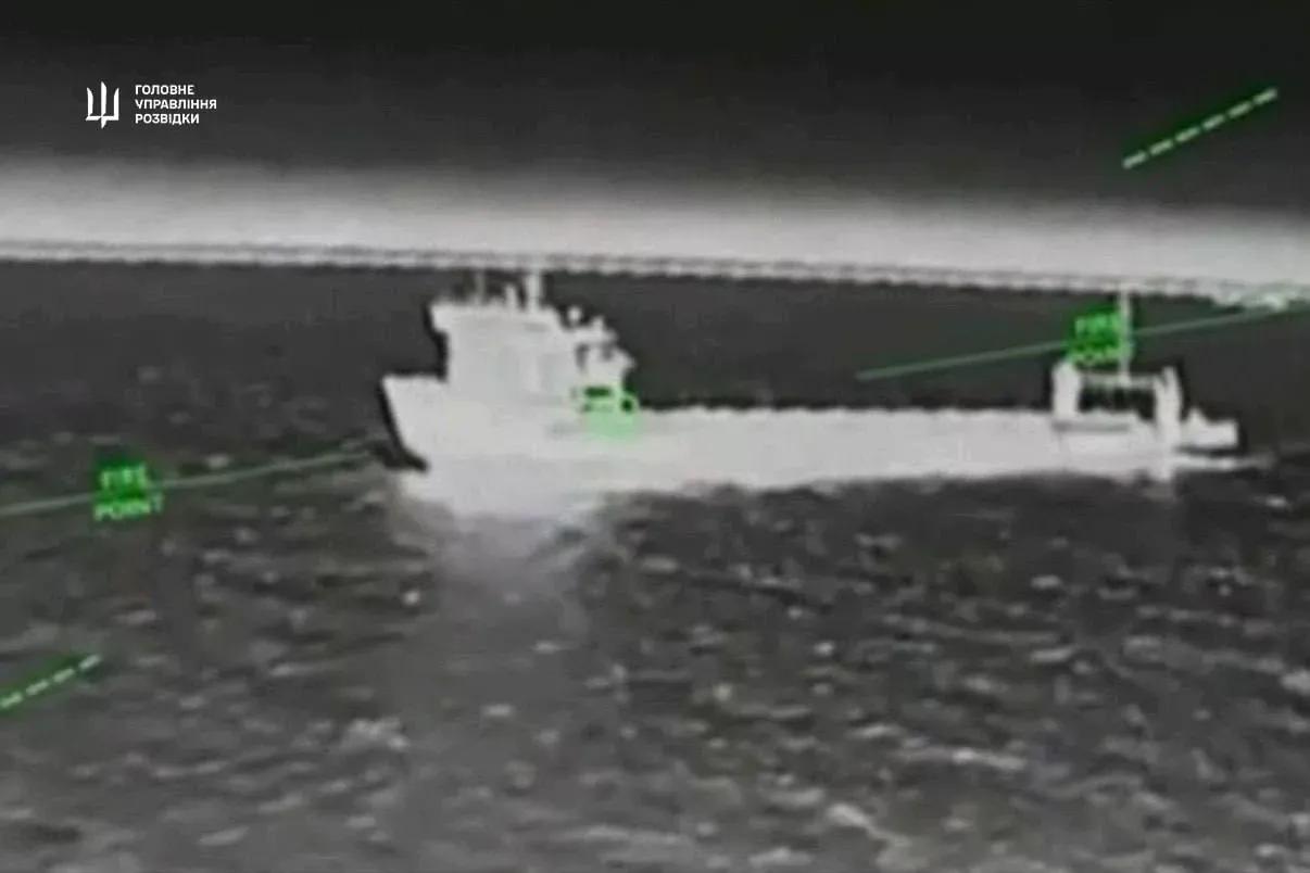 以小搏大，乌克兰无人艇大战大型补给舰《图片报》报道，乌克兰总参谋部12月22