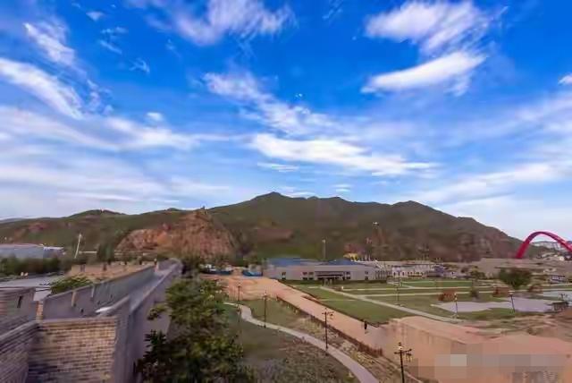 刚从河北回来。北戴河？真没想过去。刷到一篇写河北冷门地的帖子，本来以为是标题