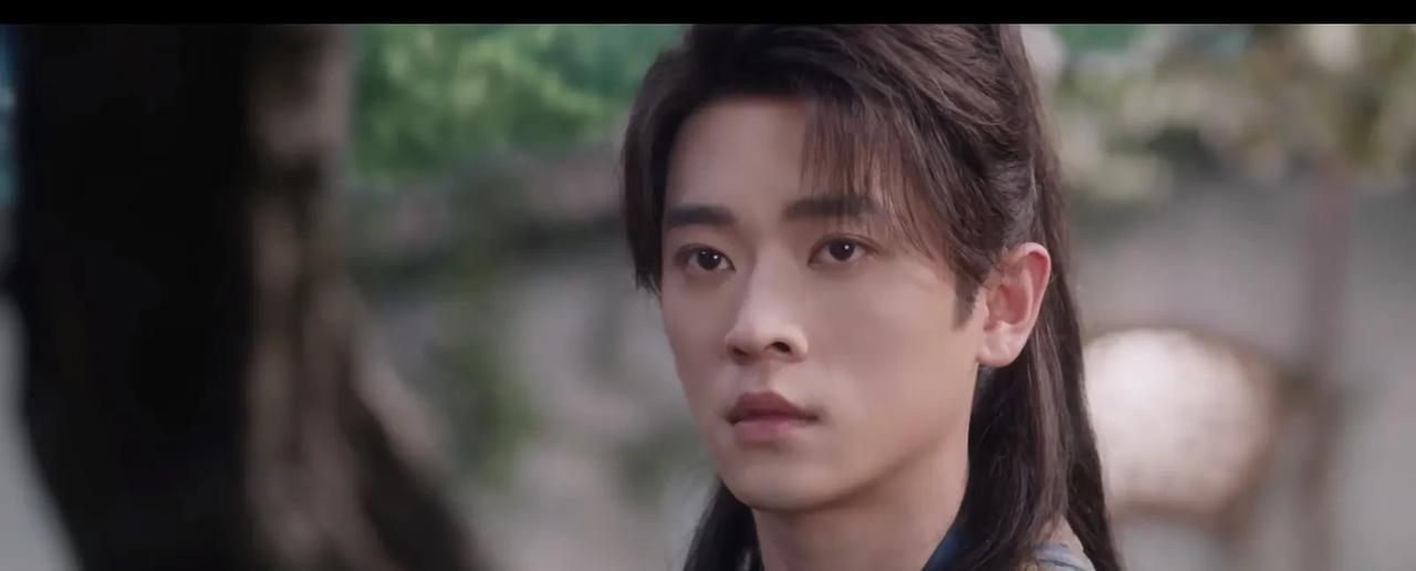 丞磊为什么给人一种兼具男孩和男人的气质。首先丞磊的长相非常好，标准的大帅哥脸。